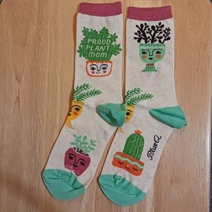 Blue Q Proud Plant Mom Socks Green Pink Women's Crew Neck Shoe Size 5 - 10